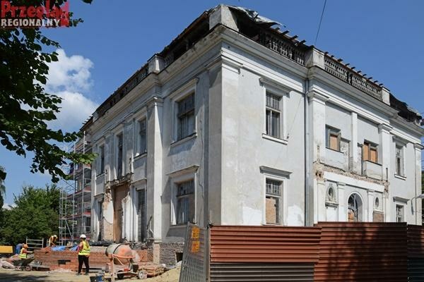 Drogi, pałac i zieleń Drogi, pałac i zieleń