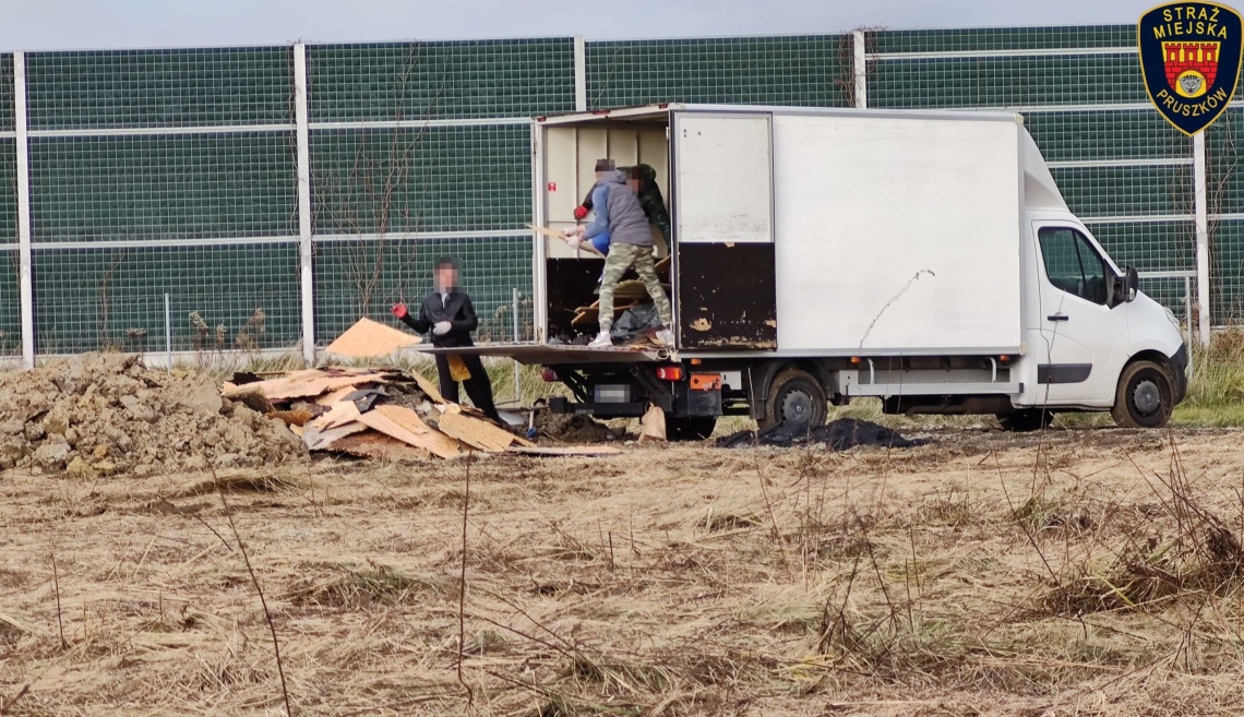 Dzięki interwencji mieszkańca strażnicy złapali śmieciarzy