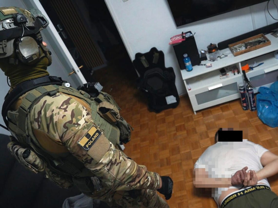 Groźby śmierci i 300 tys. euro. Policja zatrzymała dwóch mężczyzn