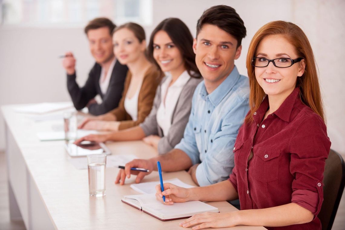 Jakie możliwości na rynku pracy dają studia z administracji i zarządzania?