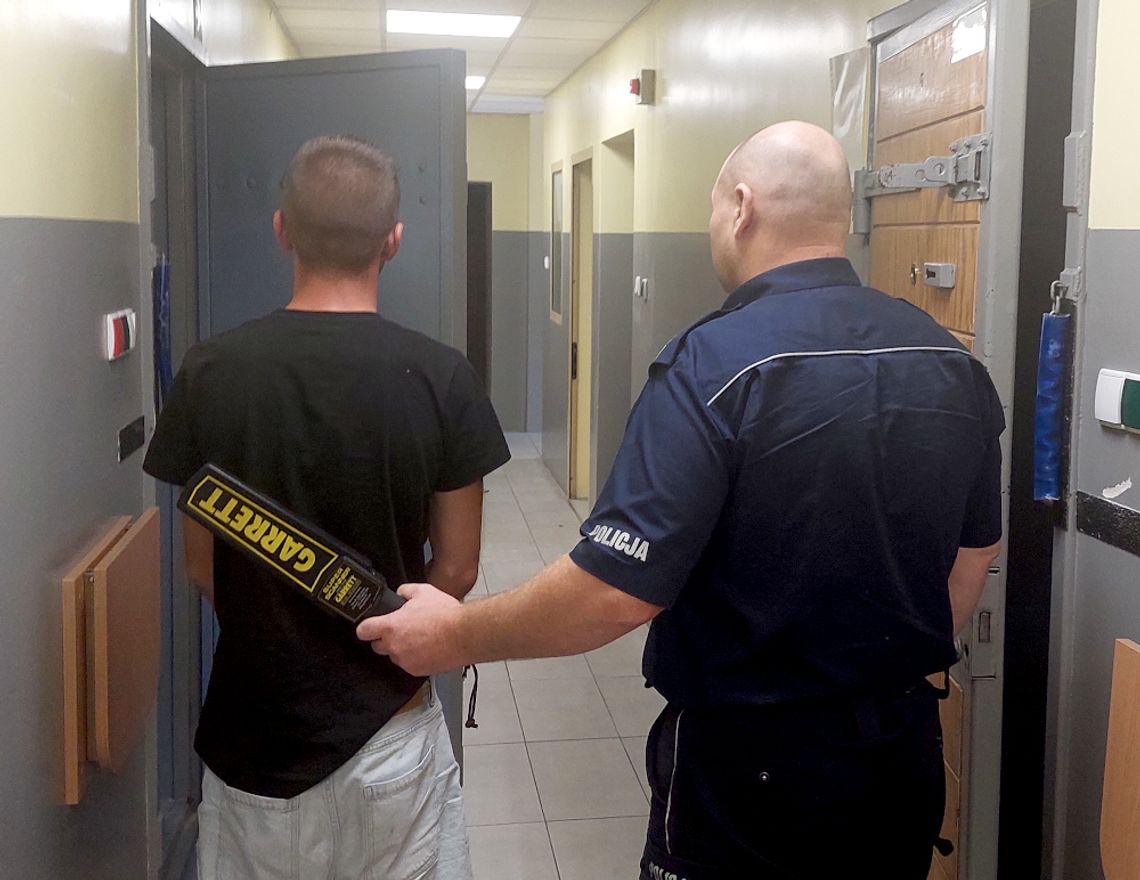 Jazda na rowerze po pijaku, narkotyki i paserstwo; 24-latek z Milanówka był bardzo zapracowany
