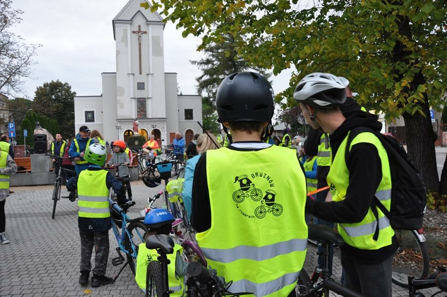 Jesienny przejazd rowerzystów po Brwinowie i Parzniewie