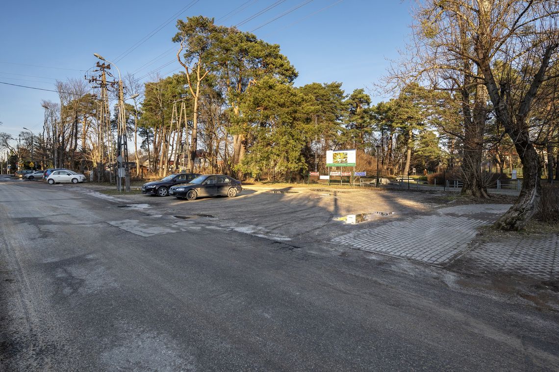 Komorowski parking w błocie odejdzie w zapomnienie