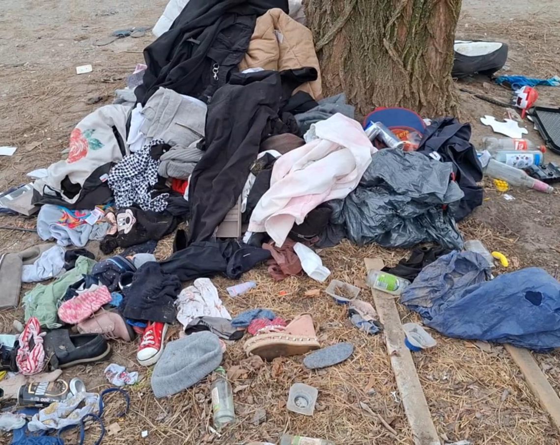 Kontenery na odzież jak wysypiska Kontenery na odzież jak wysypiska