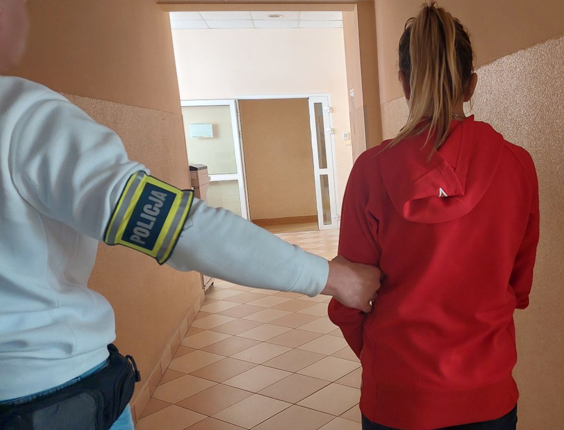 Kradła plecaki i karty płatnicze. Usłyszała 7 zarzutów Kradła plecaki i karty płatnicze. Usłyszała 7 zarzutów