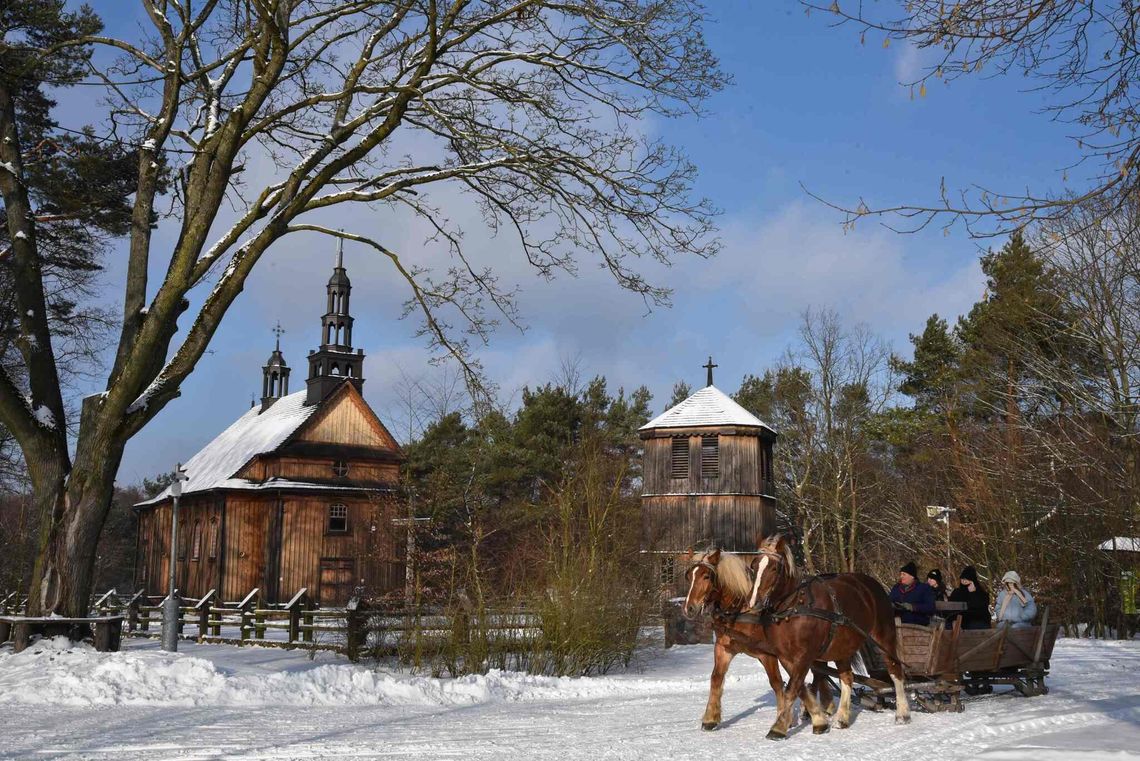Kulig, baśnie z Andersenem, czy warsztaty z haftowania? Podpowiadamy, jak spędzić ferie na Mazowszu
