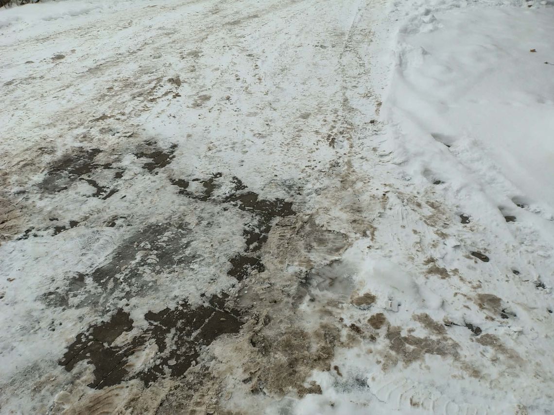 Marznący deszcz i gołoledź. RCB rozesłało alerty, lotnisko Chopina informuje o opóźnieniach