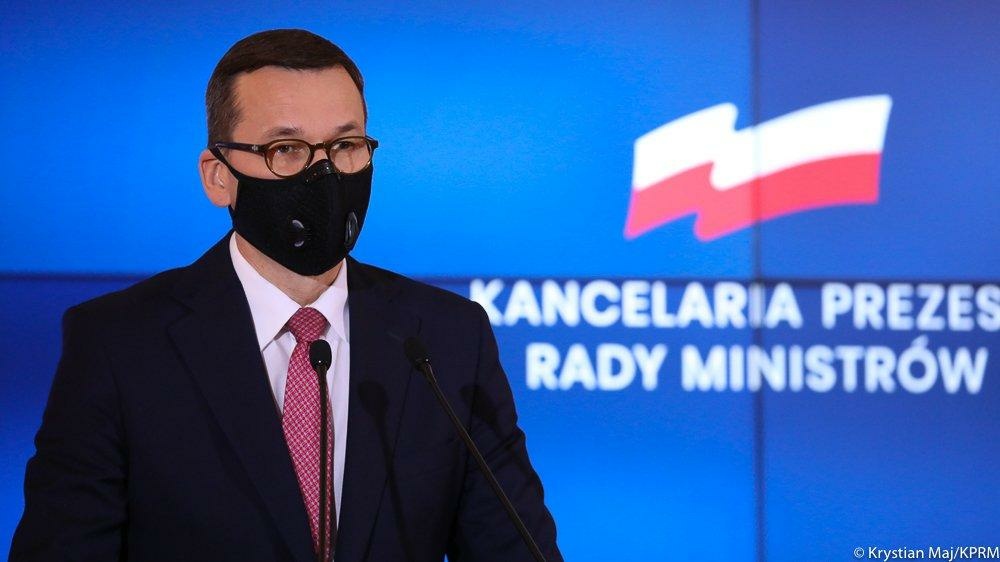 Morawiecki: Cmentarze będą zamknięte