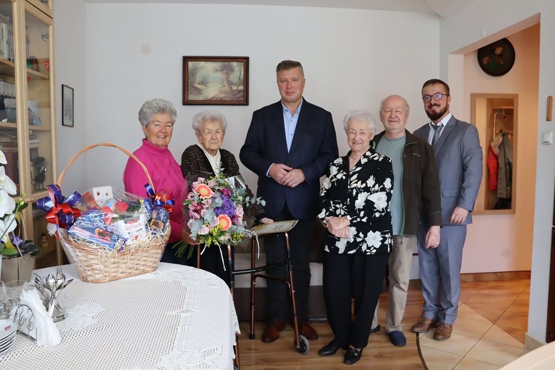 Najmłodsza 100-latka w Brwinowie – Pani Barbara Jankowska świętowała wyjątkowy jubileusz Najmłodsza 100-latka w Brwinowie – Pani Barbara Jankowska świętowała wyjątkowy jubileusz