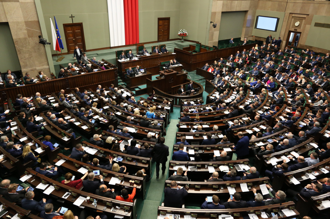 Nieoficjalnie: rząd pracuje nad specjalną ulgą dla posłów, którzy stracili na Polskim Ładzie