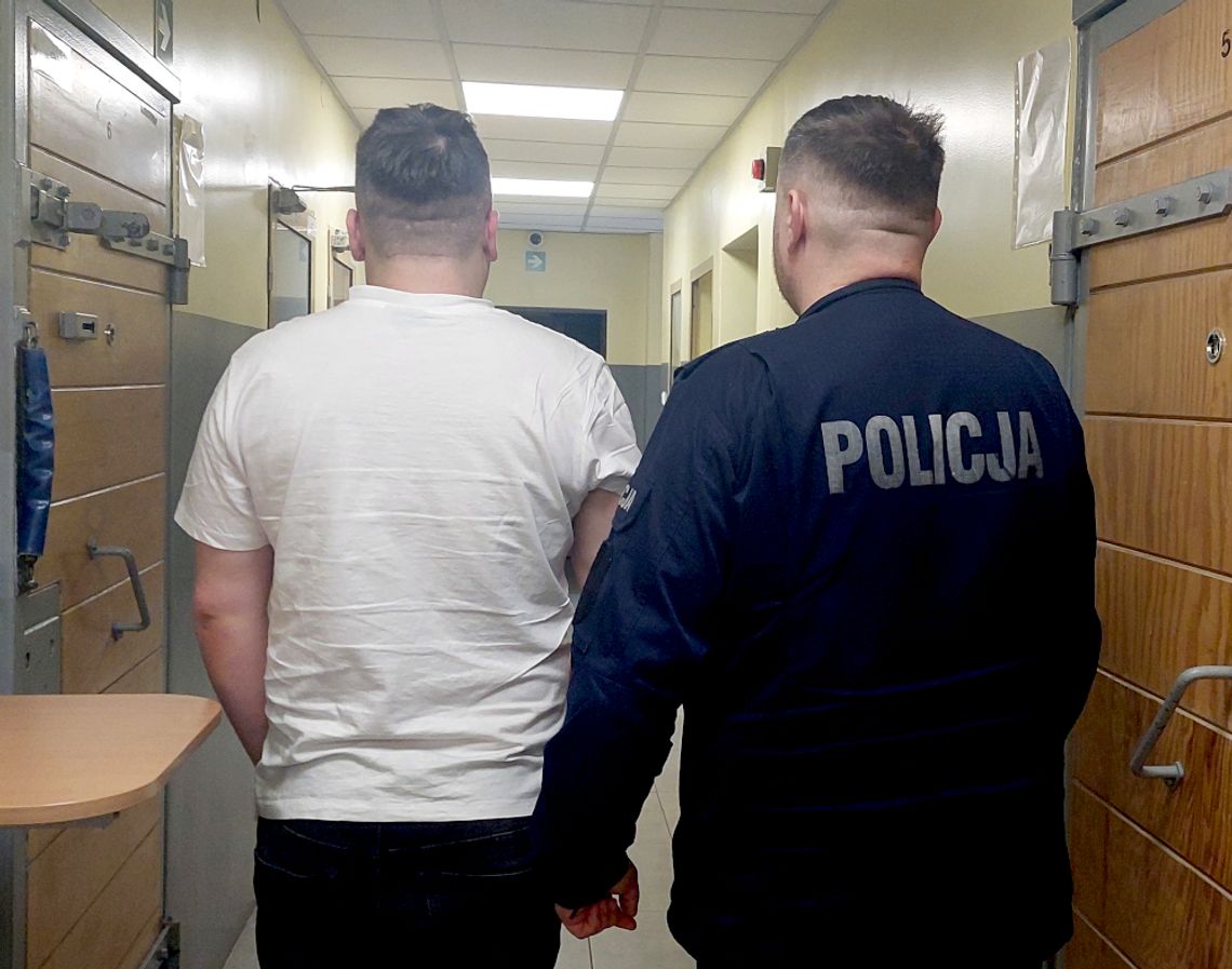 Nocna akcja w Podkowie Leśnej! Policja odkryła narkotyki w zaparkowanym aucie