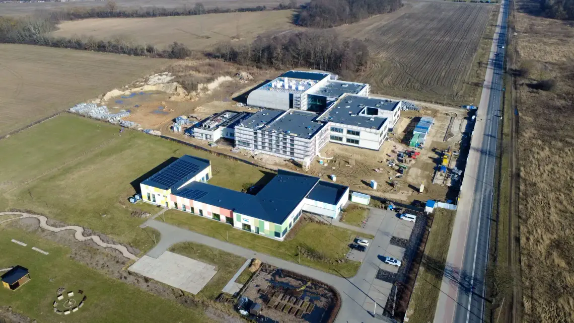 Nowa szkoła w Parzniewie ma być gotowa na 1 września. Burmistrz podał nowe szczegóły Nowa szkoła w Parzniewie ma być gotowa na 1 września. Burmistrz podał nowe szczegóły