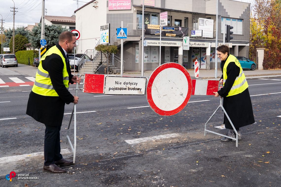 Nowy lewoskręt na Alei Krakowskiej w Raszynie już otwarty! Kierowcy odetchną z ulgą Nowy lewoskręt na Alei Krakowskiej w Raszynie już otwarty! Kierowcy odetchną z ulgą