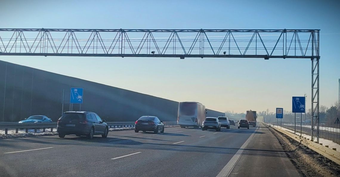 Nowy odcinkowy pomiar prędkości już działa – gdzie należy zwolnić?