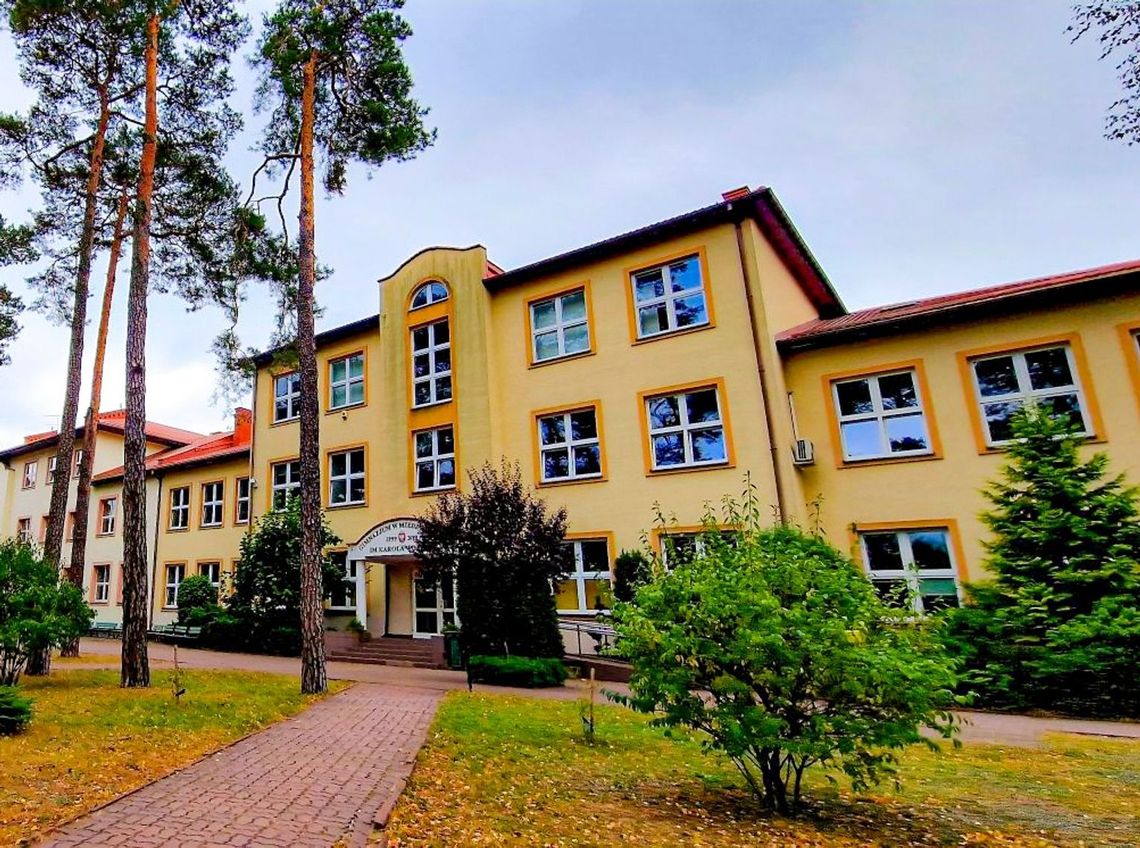 Nowy sprzęt dla uczniów w Międzyborowie. Do szkoły trafiły laptopy i tablety z programu KPO