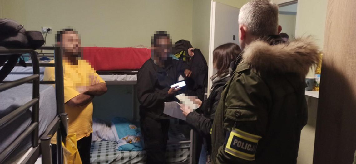 Obława służb w powiecie pruszkowskim. Wśród zatrzymanych poszukiwany trzema listami gończymi