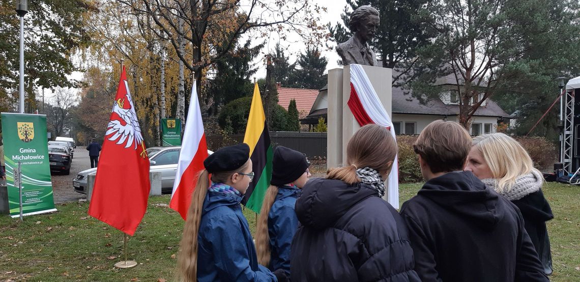 Paderewski w Komorowie! Patron placu na monumencie