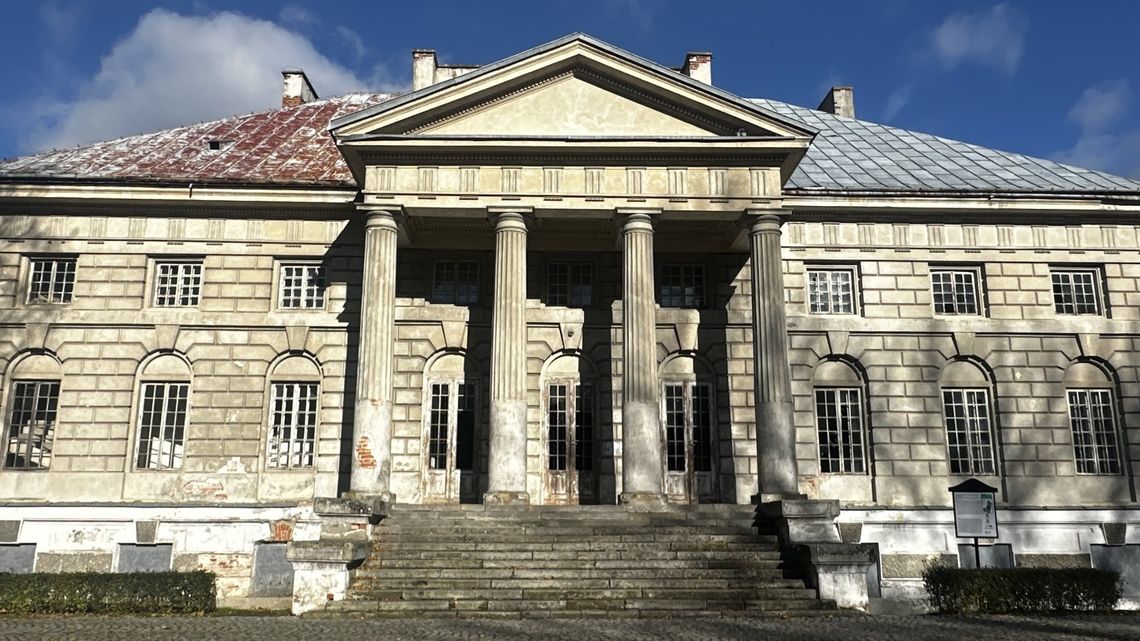 Pałac w Młochowie odzyska dawny blask! Gmina Nadarzyn rozpoczyna długo wyczekiwany remont