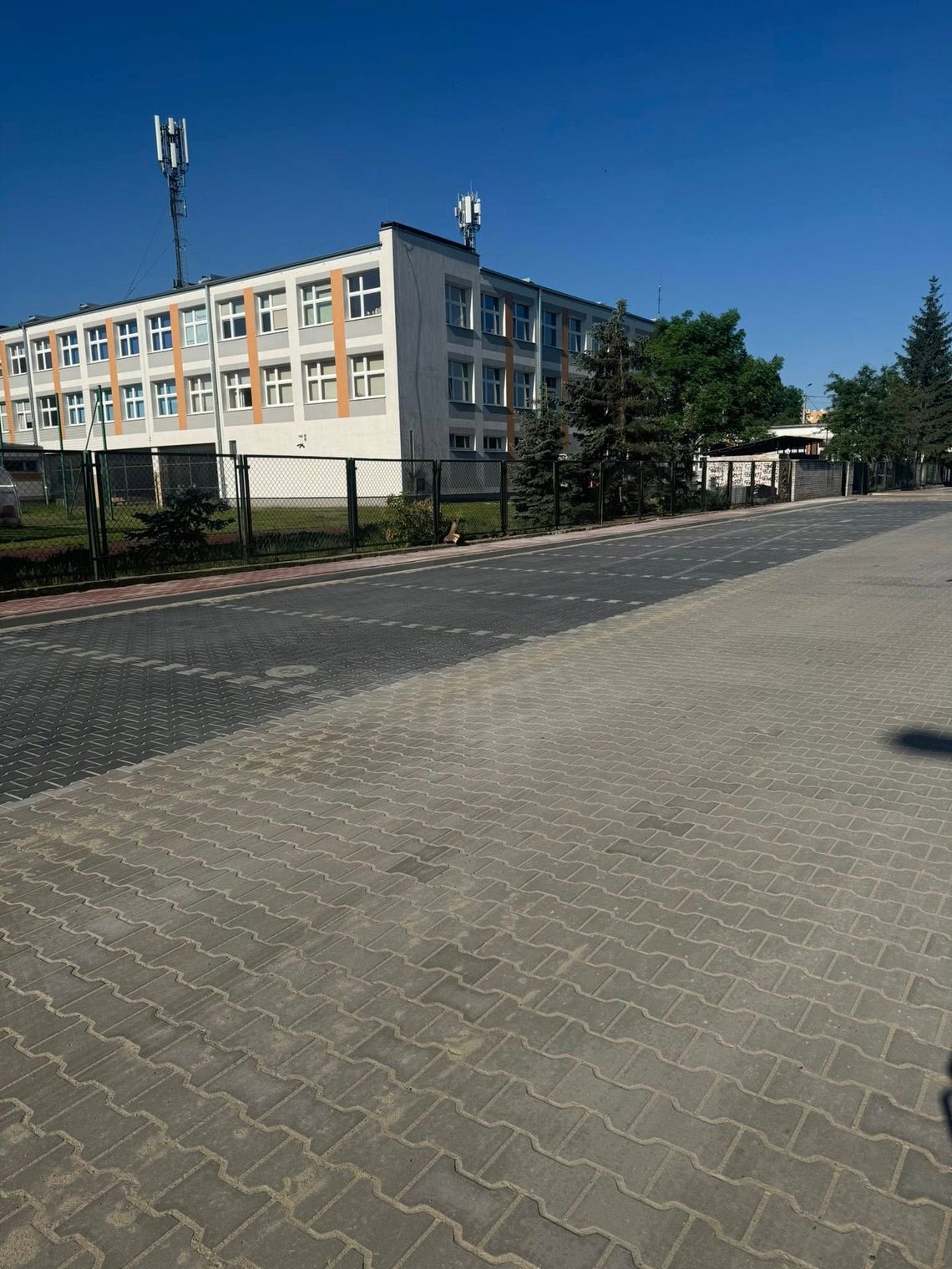 Piastów: Nowy parking przy SP nr 5 oddany do użytku Piastów: Nowy parking przy SP nr 5 oddany do użytku