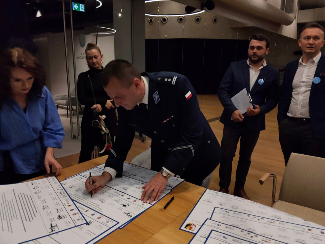 Pierwszy na Mazowszu sojusz przeciw przemocy – policjanci z Pruszkowa wśród partnerów inicjatywy Pierwszy na Mazowszu sojusz przeciw przemocy – policjanci z Pruszkowa wśród partnerów inicjatywy