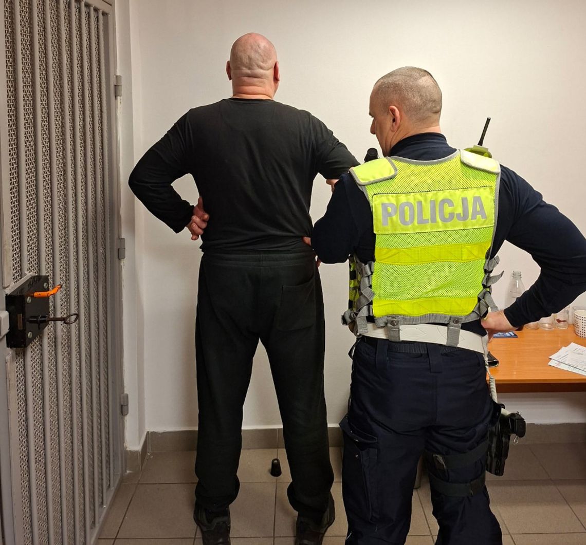 Pijany kierowca próbował przekupić policjantów. Grozi mu nawet 10 lat więzienia