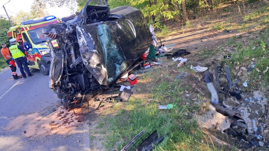 Pijany kierowca trafił autem do rowu. Jedna osoba w szpitalu