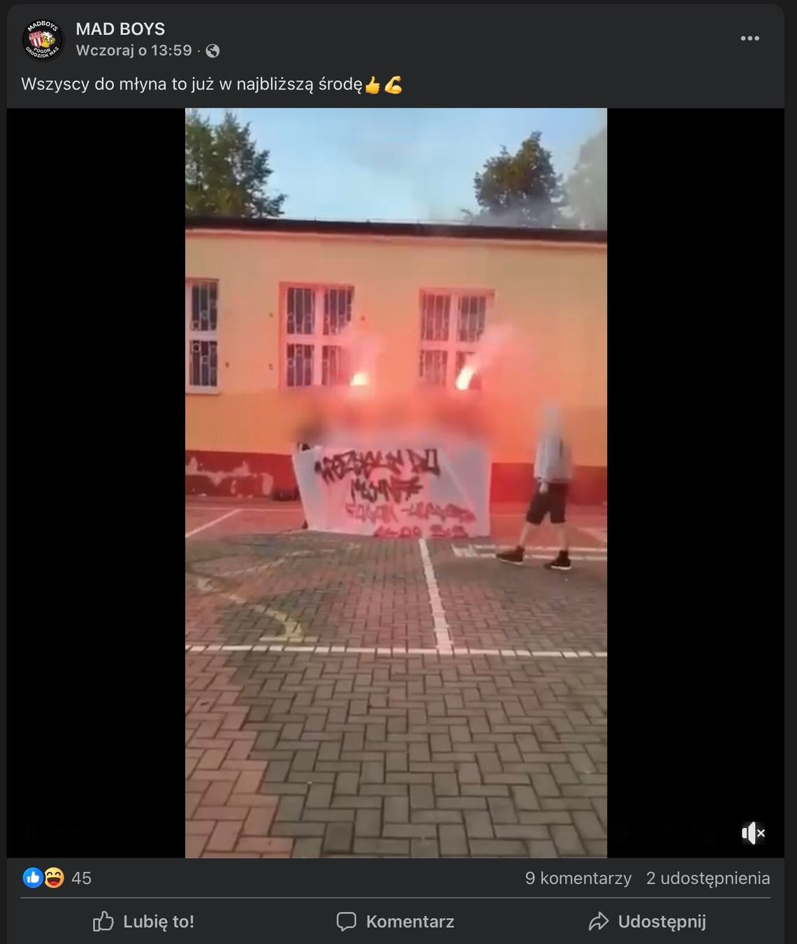 Pirotechnika w szkole? Kontrowersyjny film kibiców Pogoni Grodzisk Mazowiecki