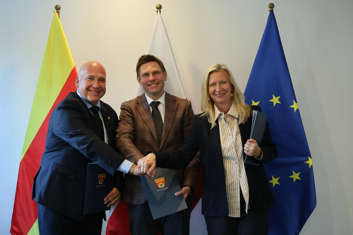 Podpisano umowę na dokumentację rozbudowy ul. Czarnieckiego w Pruszkowie i Regułach Podpisano umowę na dokumentację rozbudowy ul. Czarnieckiego w Pruszkowie i Regułach