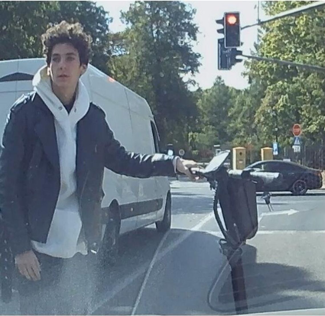 Policja szuka uczestnika kolizji hulajnogi w Nowej Wsi