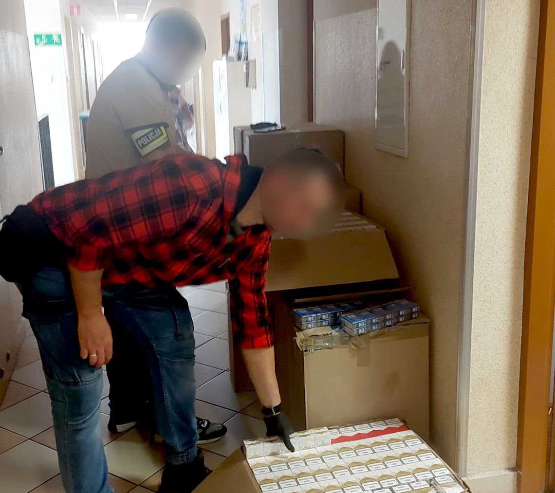 Policjanci z Grodziska zatrzymali 63-latka z 126 tysiącami nielegalnych papierosów Policjanci z Grodziska zatrzymali 63-latka z 126 tysiącami nielegalnych papierosów