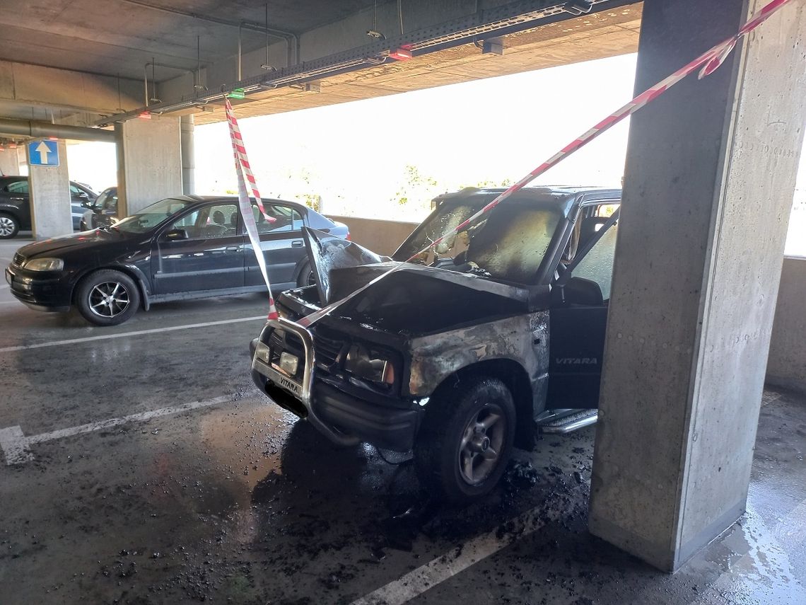 Pożar na parkingu w Pruszkowie