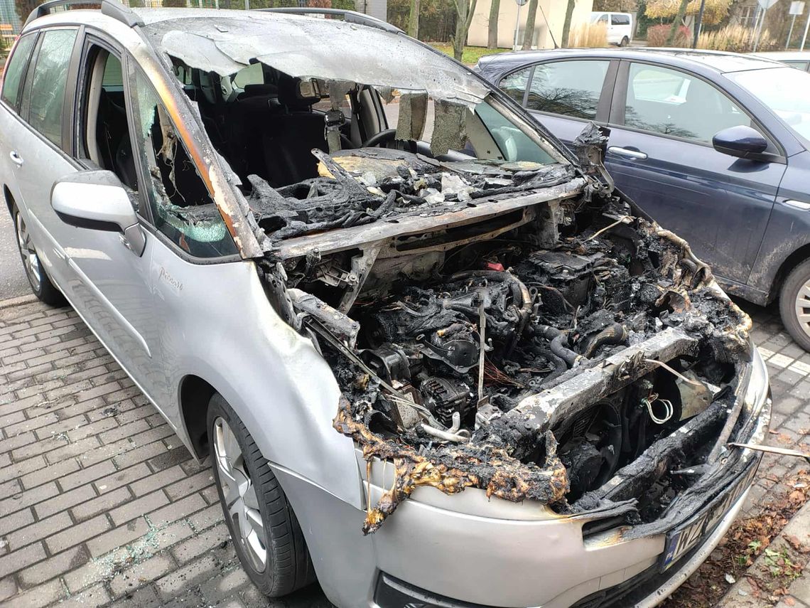 Pożar samochodu osobowego przy ul. Zondka w Grodzisku