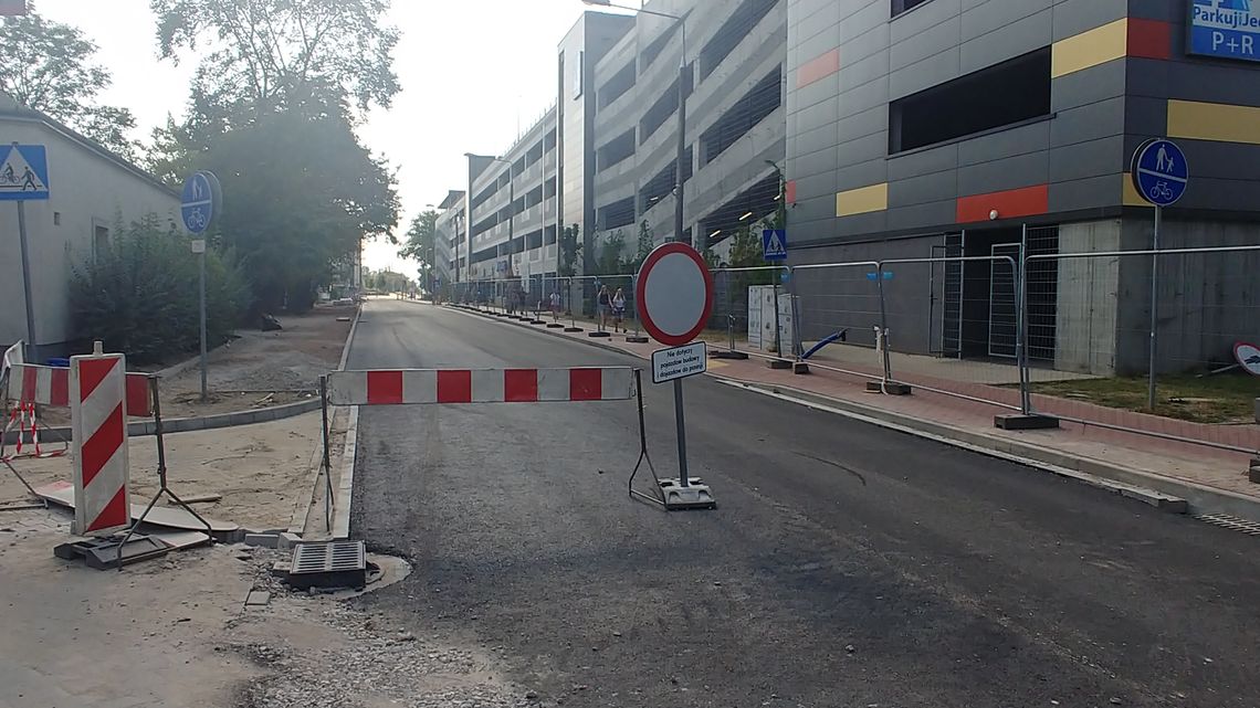 Pruszków. Kolejne utrudnienie w rejonie ul. Sienkiewicza. Czy będzie strefa krótkiego postoju?