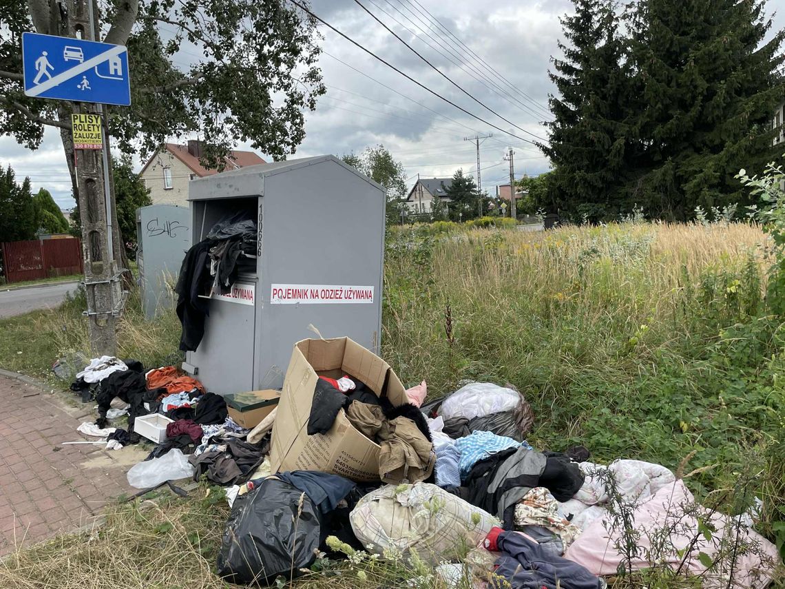 Pruszków: kontenery na używaną odzież psują wygląd miasta