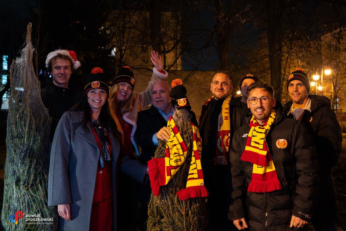 Pruszków rozdał setki choinek. Świąteczna akcja "Łap choinkę"