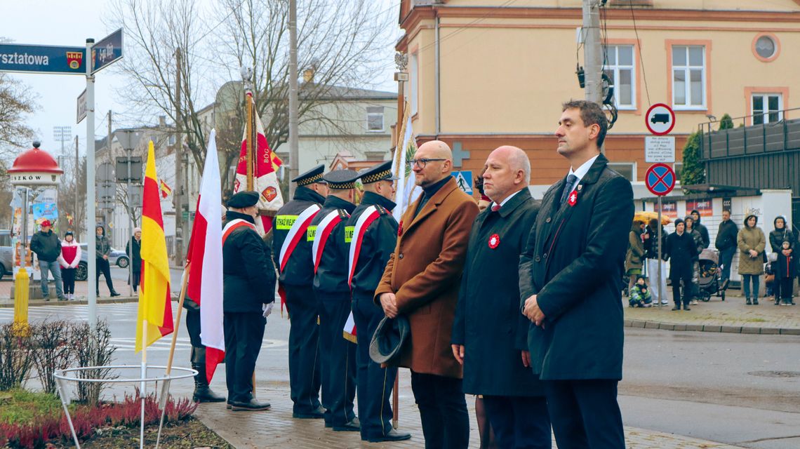 Pruszków świętował 11 listopada: wspólny śpiew, msza i hołd pod pomnikiem Tadeusza Kościuszki