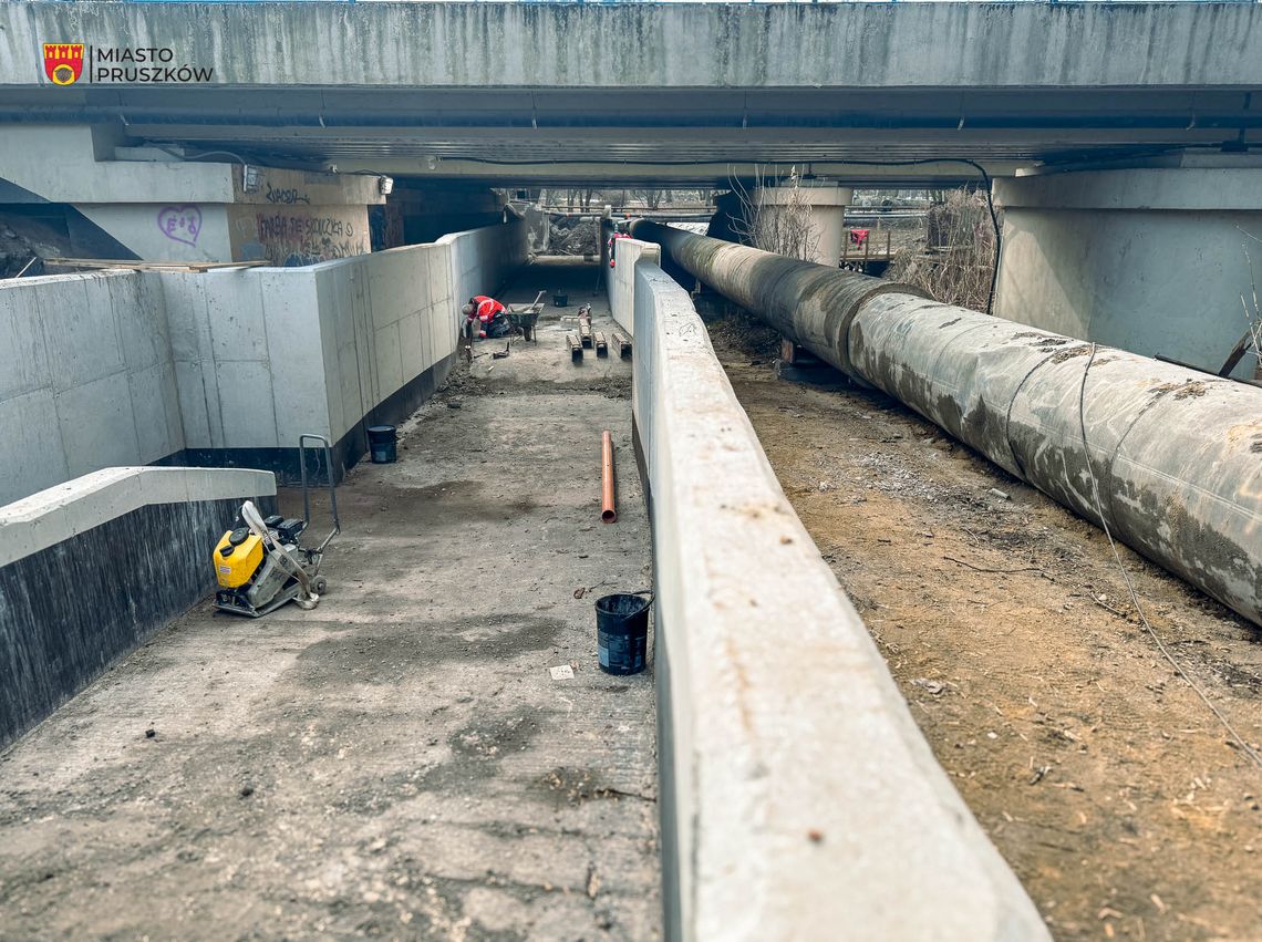Pruszków: wróciły prace przy przejściu pod torami PKP