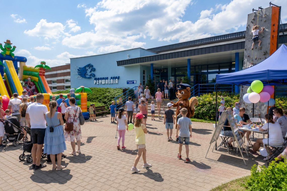 Rodzinny piknik na powitanie lata przy pływalni „Wodnik 2000” w Grodzisku Rodzinny piknik na powitanie lata przy pływalni „Wodnik 2000” w Grodzisku