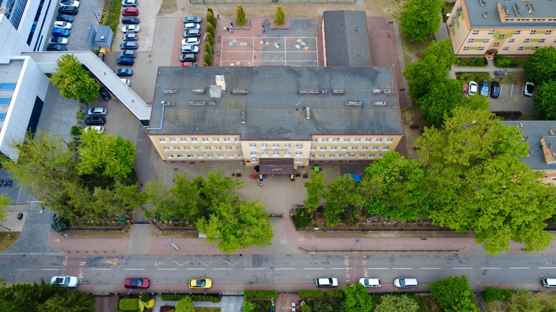 Rozbudowa SP nr 6 w Grodzisku: Powstanie nowe skrzydło, parking podziemny i schron Rozbudowa SP nr 6 w Grodzisku: Powstanie nowe skrzydło, parking podziemny i schron
