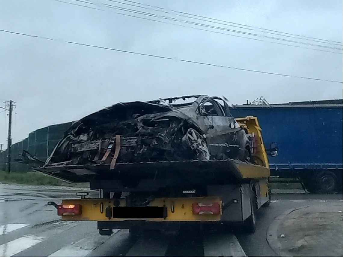 Spalony wrak z ciałem człowieka odnaleziono niedaleko Grodziska Mazowieckiego