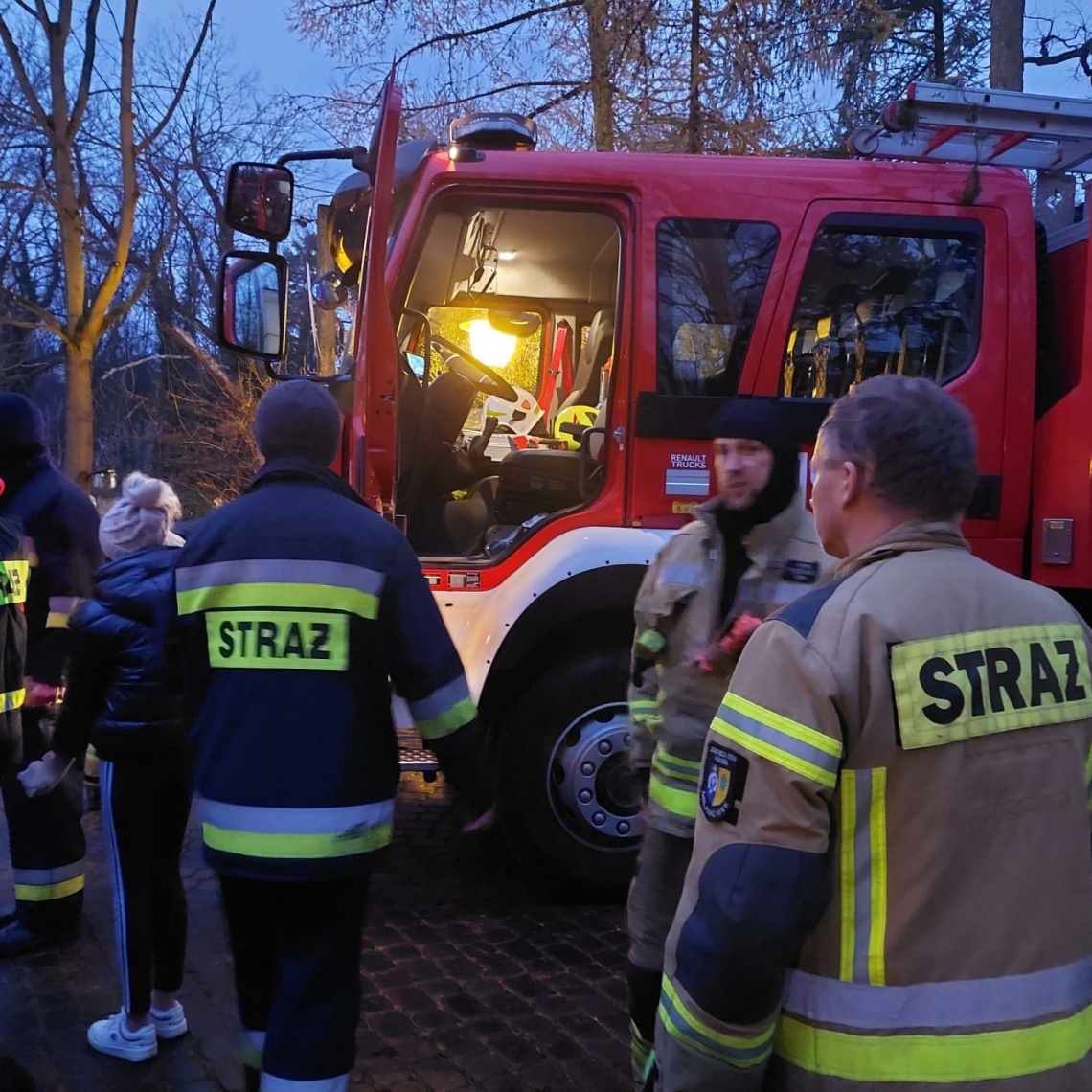 Strażacy pod Urzędem Miasta