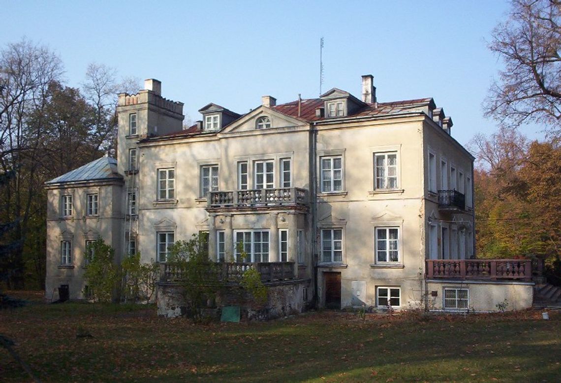 Strzał nad stawem, pies bohater i dzieje pałacu znad Pisiej Gągoliny