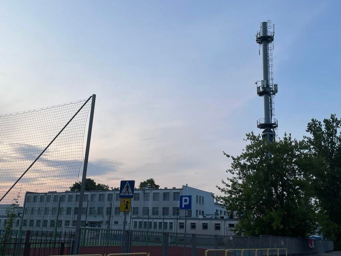 Szkoła w niebezpieczeństwie: komin grozi zawaleniem [AKTUALIZACJA]