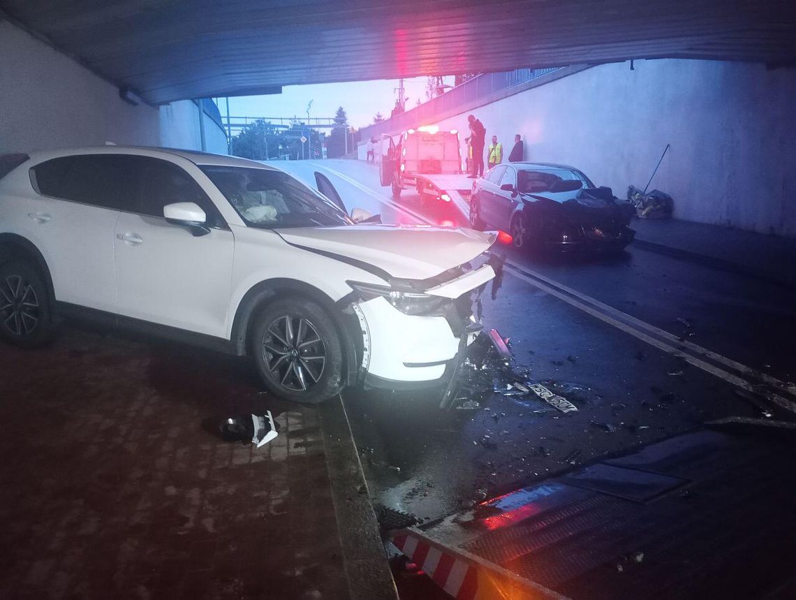 Tunel przy Bałtyckiej w Grodzisku nieprzejezdny! Trzy osoby trafiły do szpitala