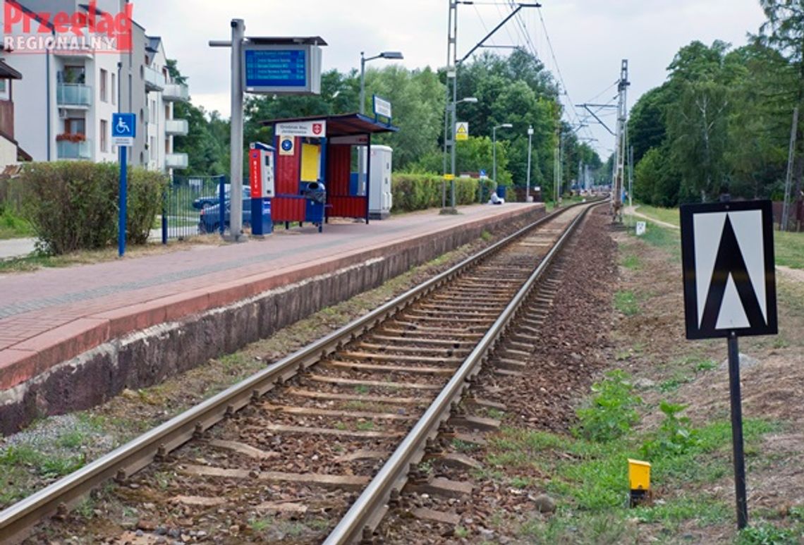 Utrudnione parkowanie przy WKD w Podkowie Leśnej