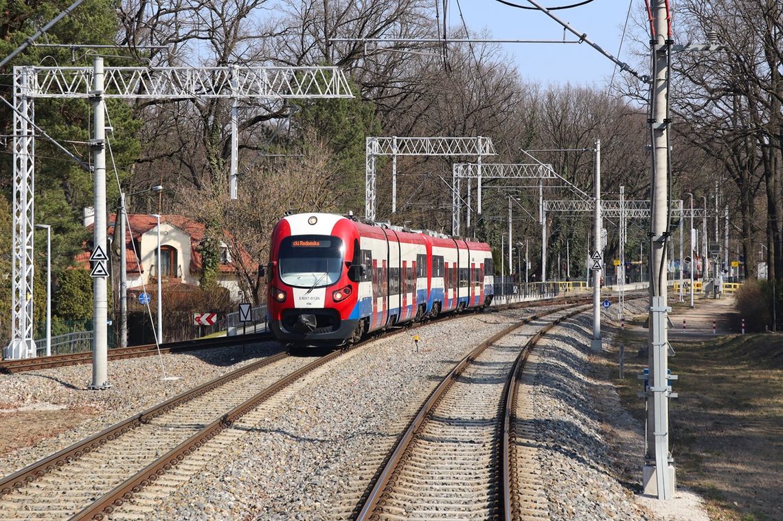 Uwaga pasażerowie! Zamknięcie torów, zastępcza komunikacja i nowa organizacja ruchu WKD