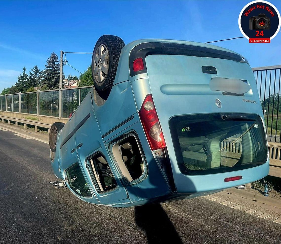 W Jankach dachowało auto