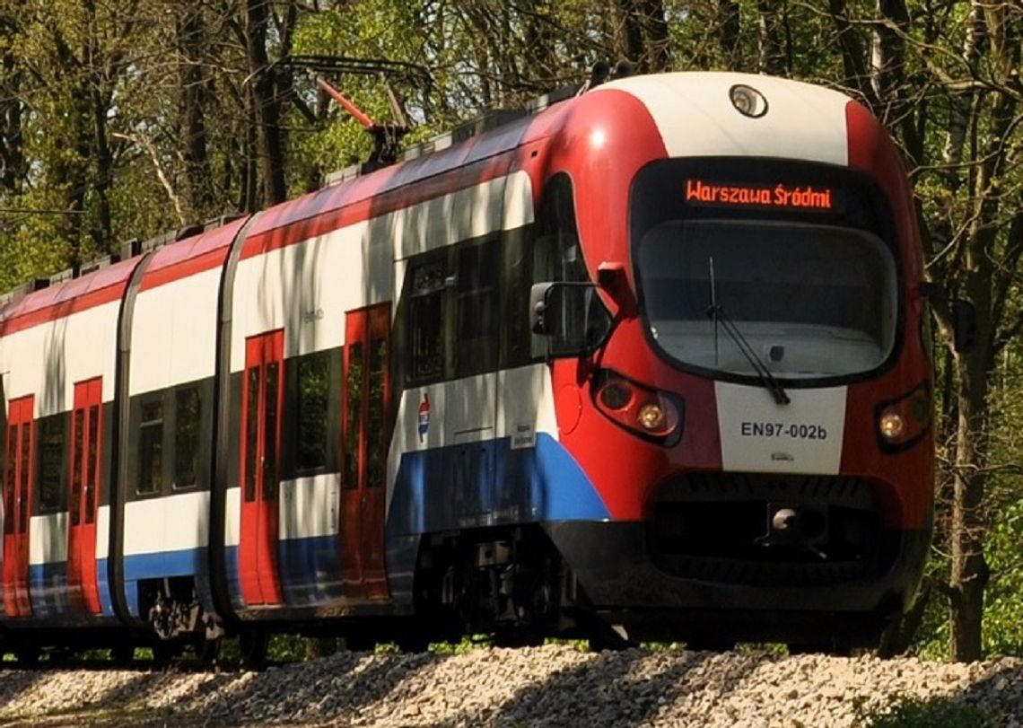 Wakacyjny rozkład jazdy WKD. Sprawdź, zanim ruszysz w drogę!