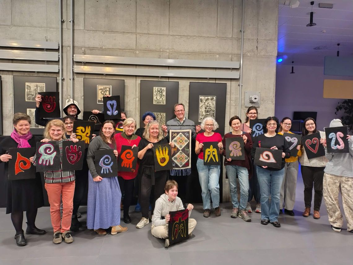 Wspólny dywan w kirgiskie wzory