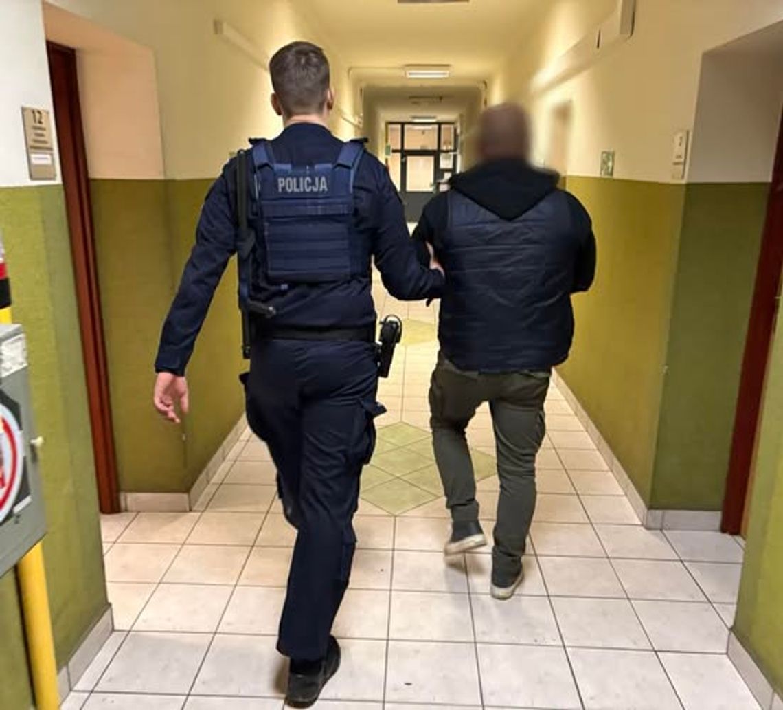 Wymusił pierwszeństwo na radiowozie i... wpadł bo okazało się, że jest poszukiwany